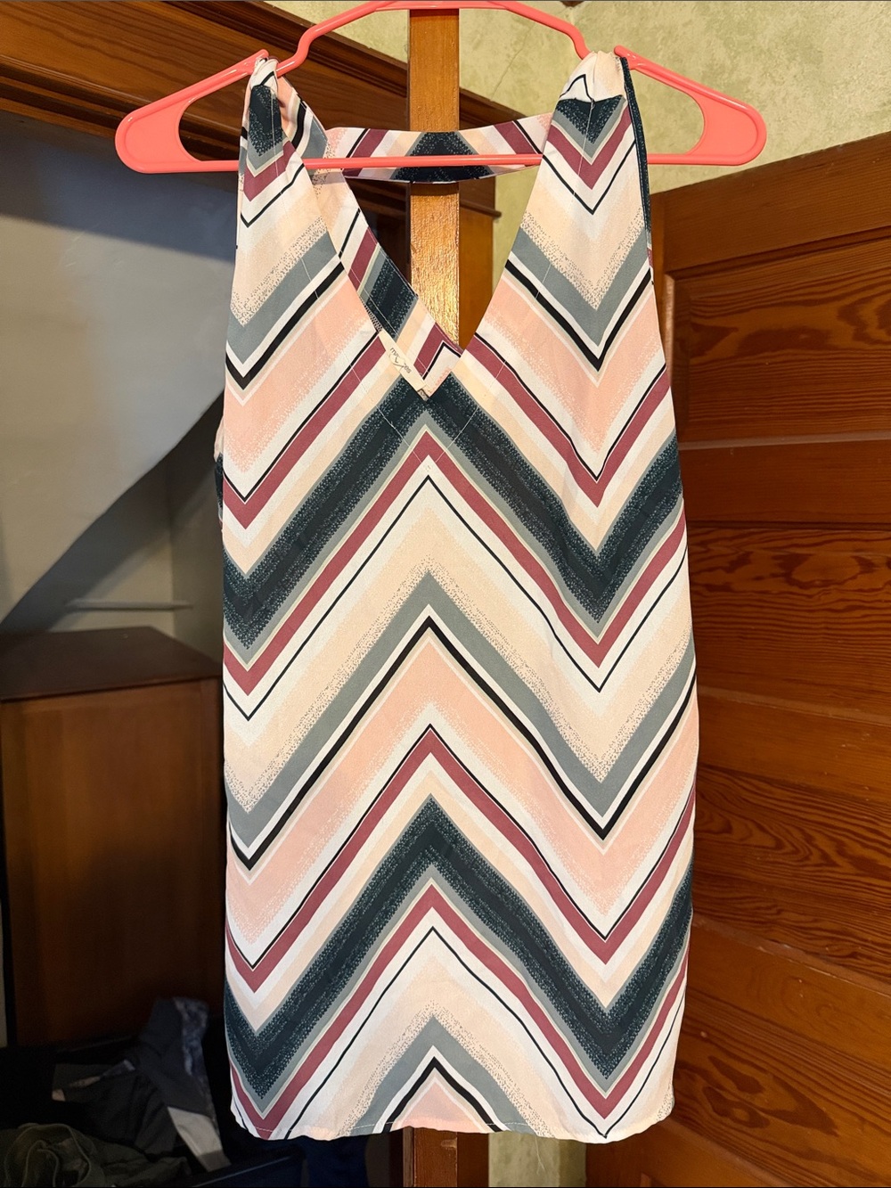Maurices Chevron V‑Neck Sleeveless Top in Pink, Gray and White